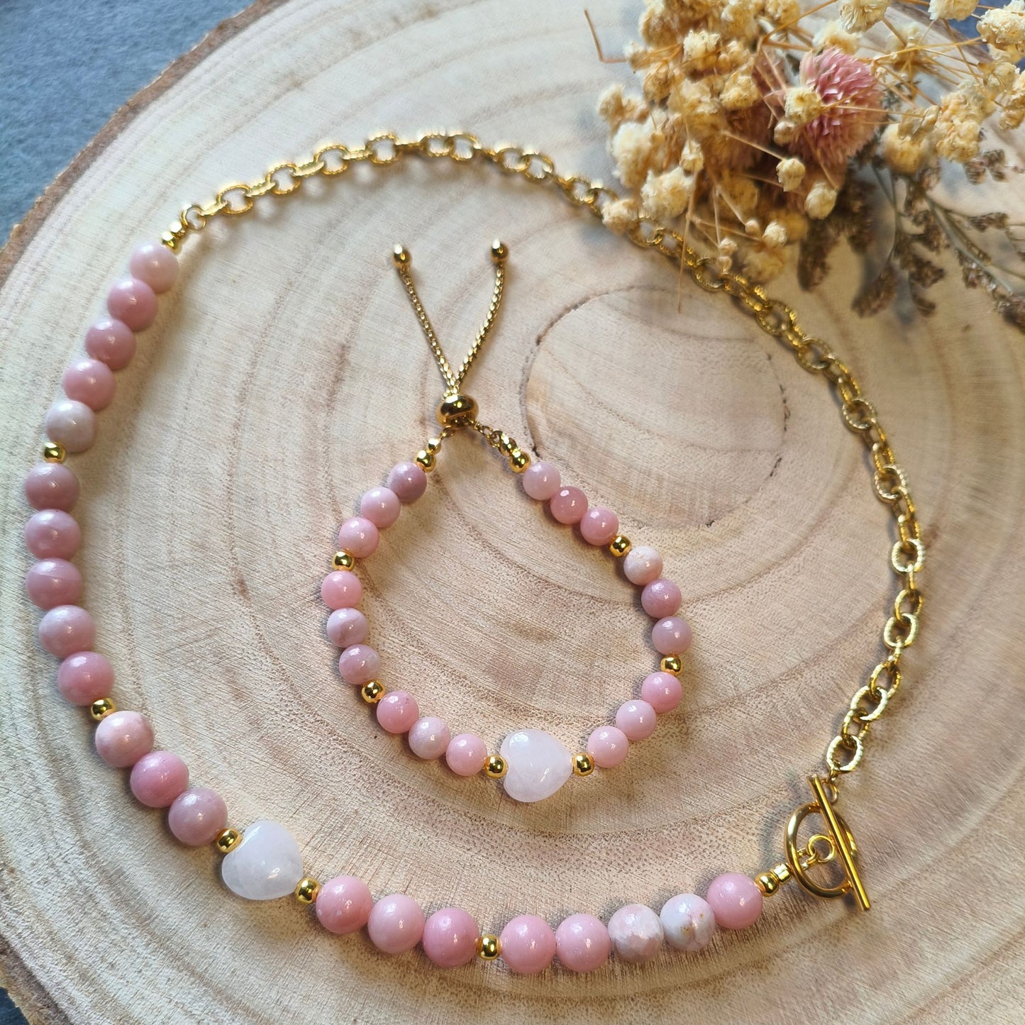 Pulseira Aura Rosa IV – Opala Rosa, Coração de Quartzo e Aço Inox