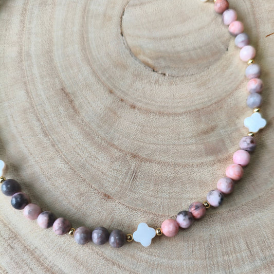 Colar Aura Rosa VI – Jaspe Zebra Rosa e Flores de Madre Pérola