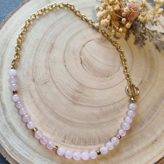 Aura Rosa III – Quartzo Rosa e Corrente em Aço Inox Dourado