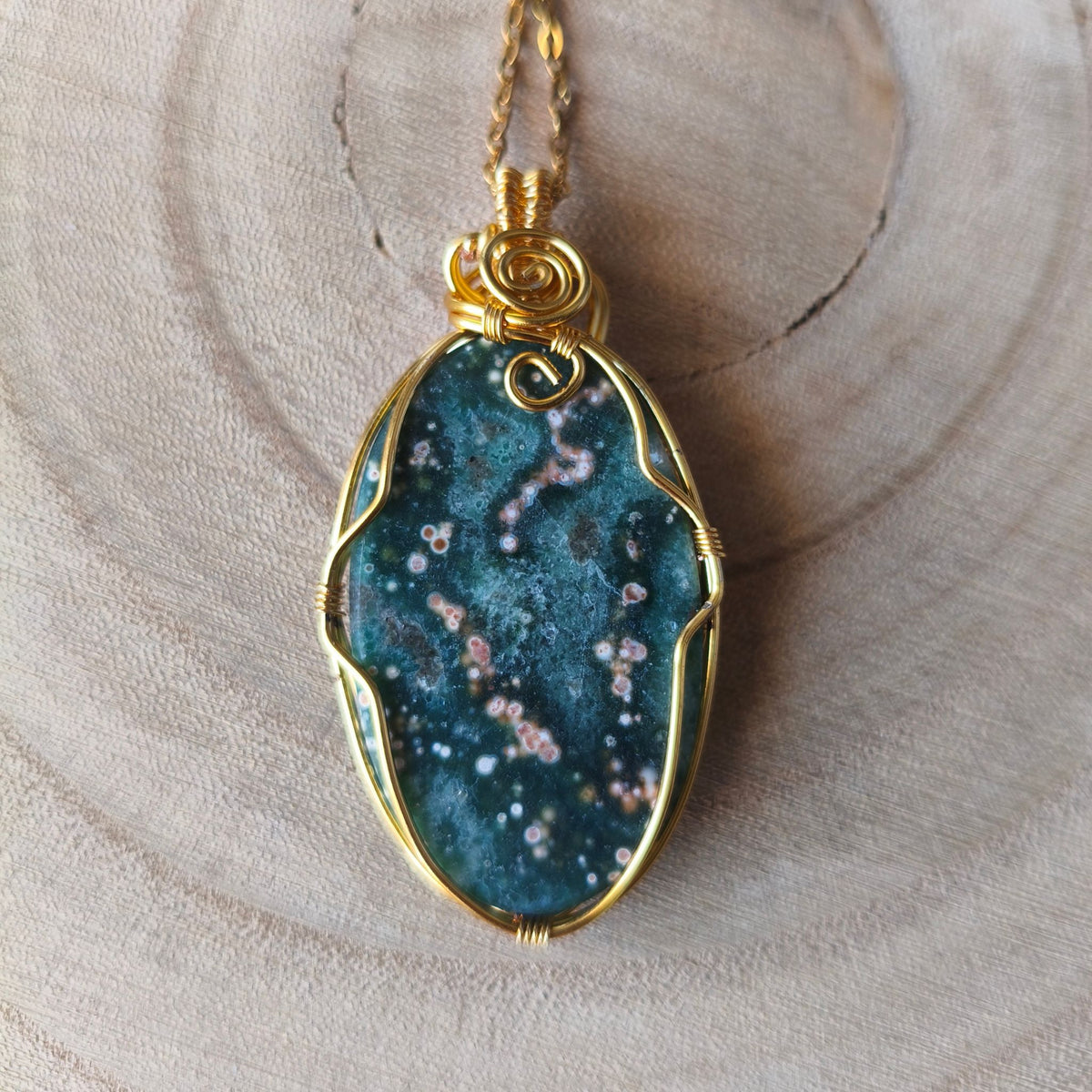 Pendente Jaspe Oceano Orbicular Feito à Mão em Dourado