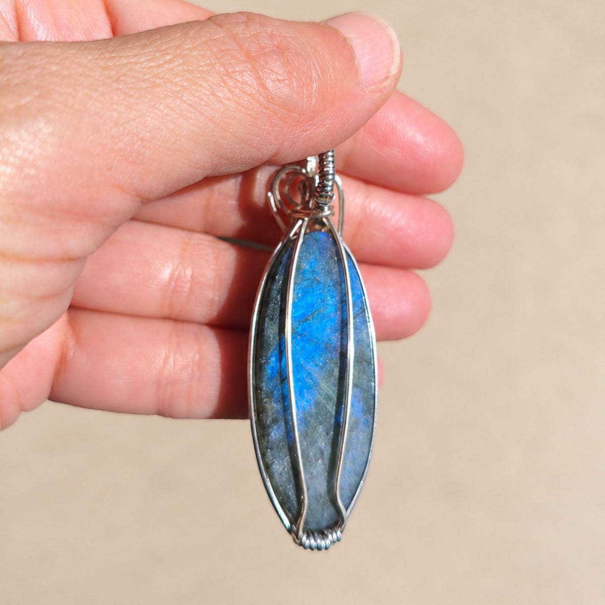 Pendente de Labradorite Feito à Mão em Aço Inoxidável