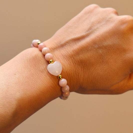 Pulseira Aura Rosa IV – Opala Rosa, Coração de Quartzo e Aço Inox