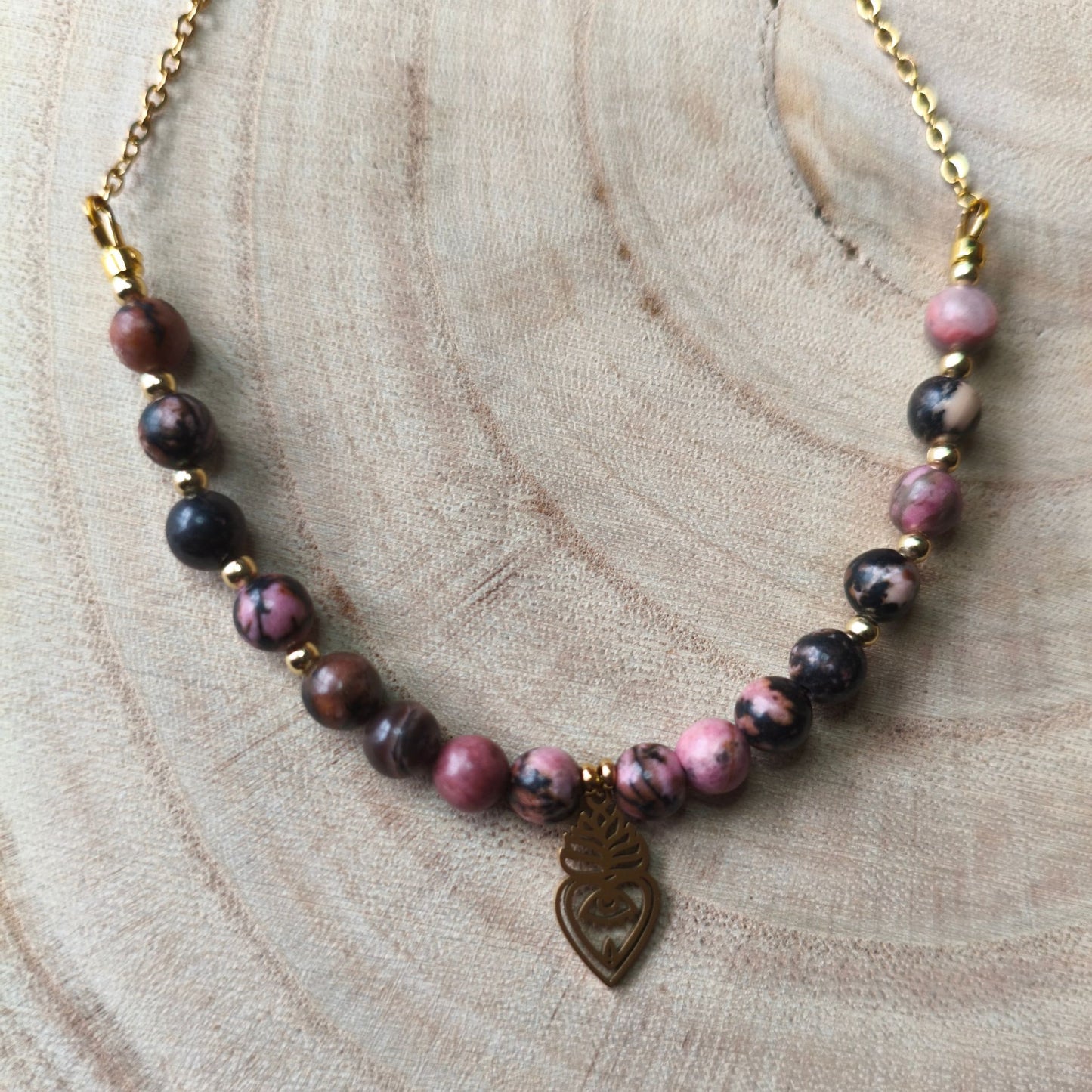 Colar Aura Rosa VII - 2 – Rodonite, Coração Sagrado e Aço Inox