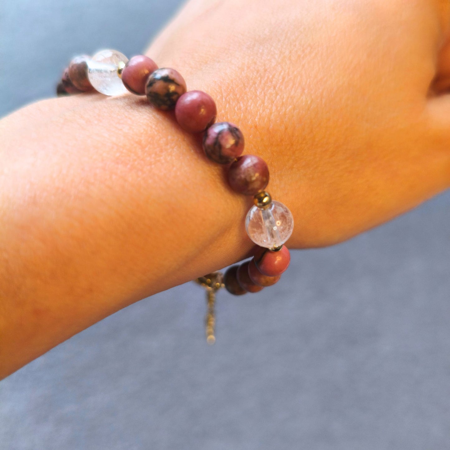 Pulseira Aura Rosa VII – Rodonite e Quartzo Cristal