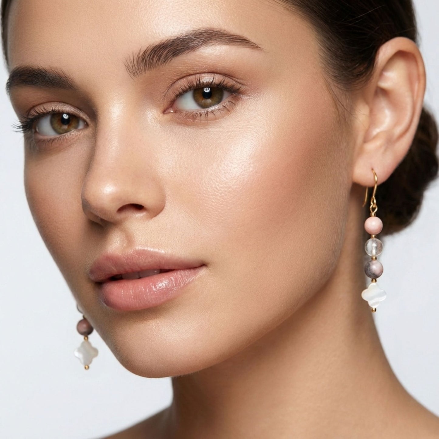 Brincos Aura Rosa VI – Jaspe Zebra, Quartzo Cristal e Madre Pérola