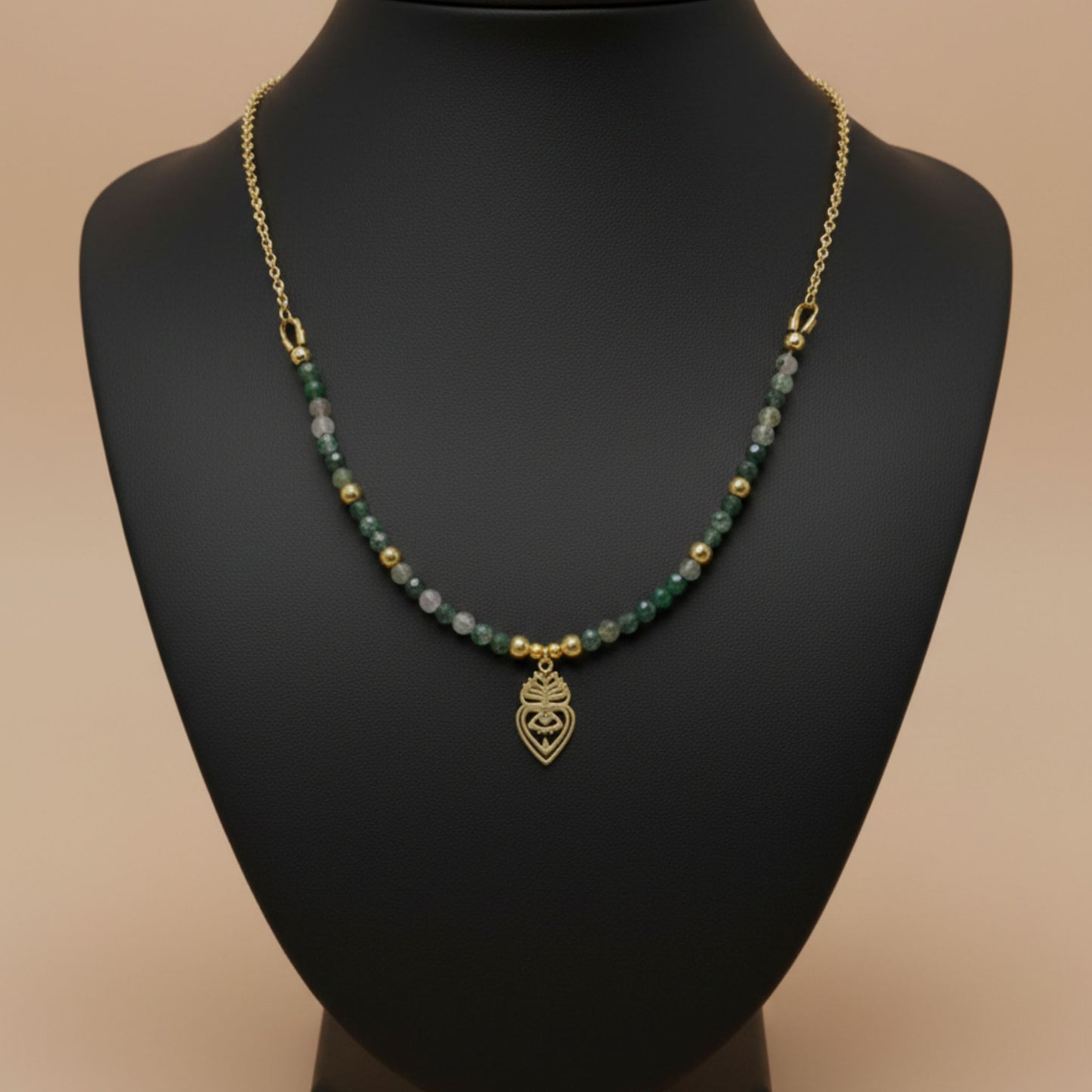 Colar Amuleto Ágata Musgo & Coração Protetor