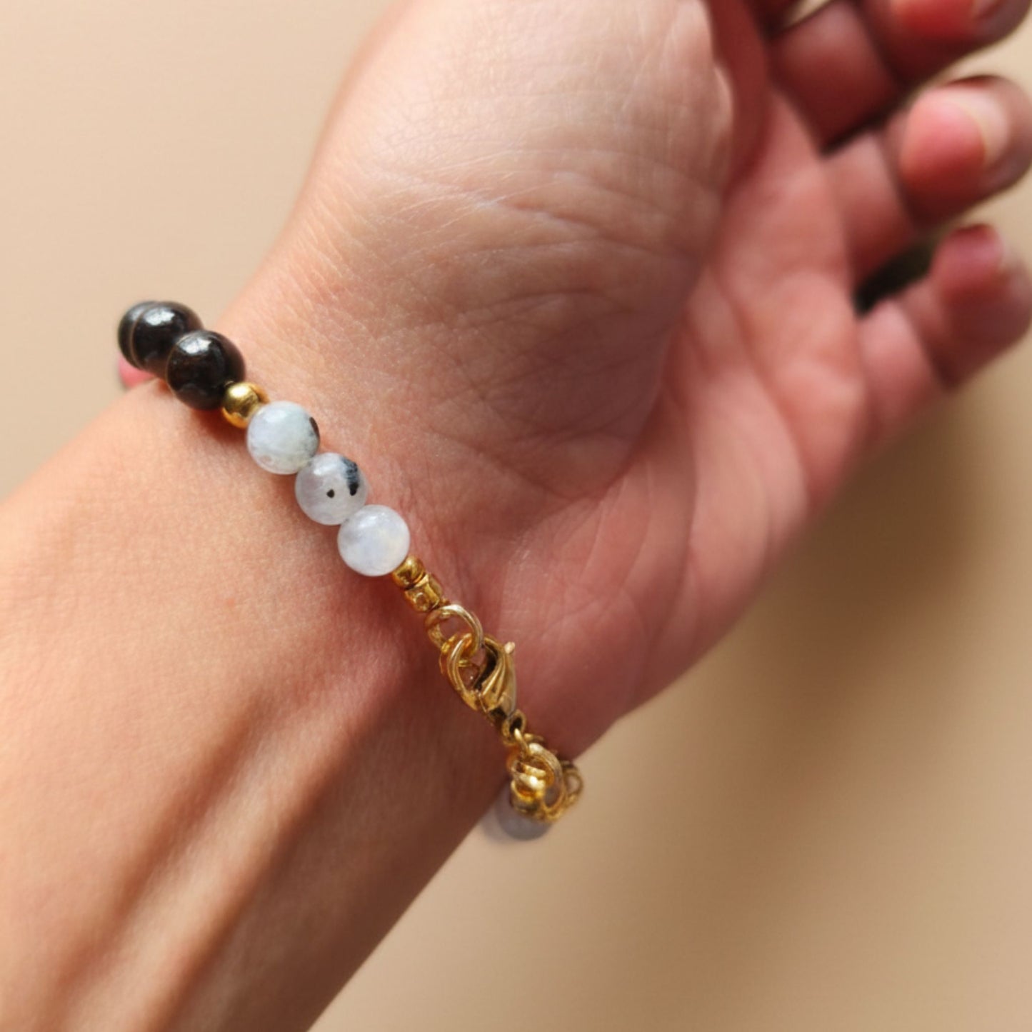 Pulseira Aura Rosa II – Pedra da Lua, Granada e Opala Rosa