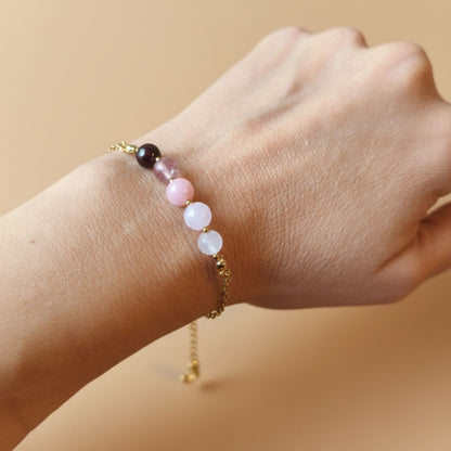 Pulseira Aura Rosa I – Granada, Opala Rosa e Aço Inox Dourado