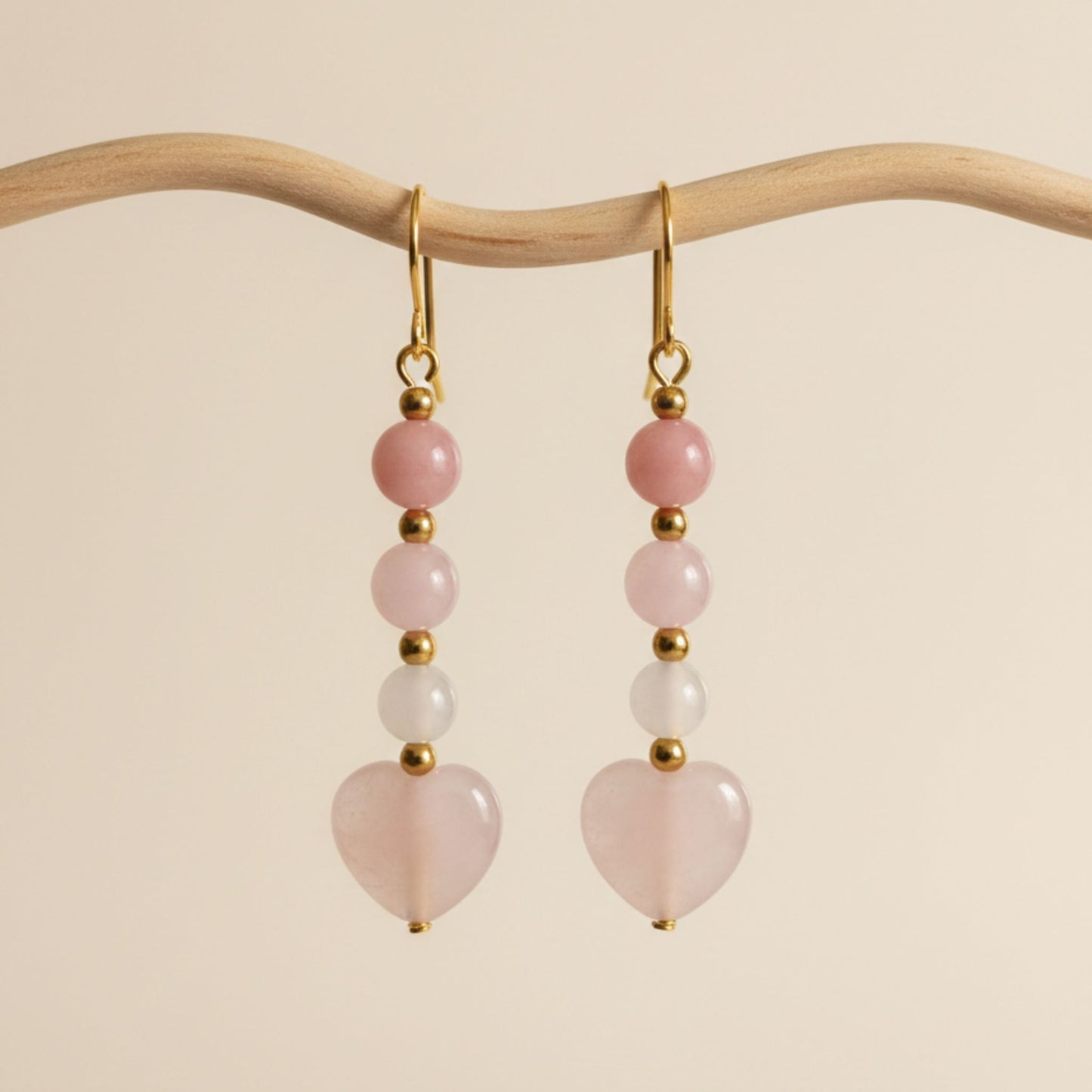 Brincos Aura Rosa – Trio de Cristais e Coração de Quartzo