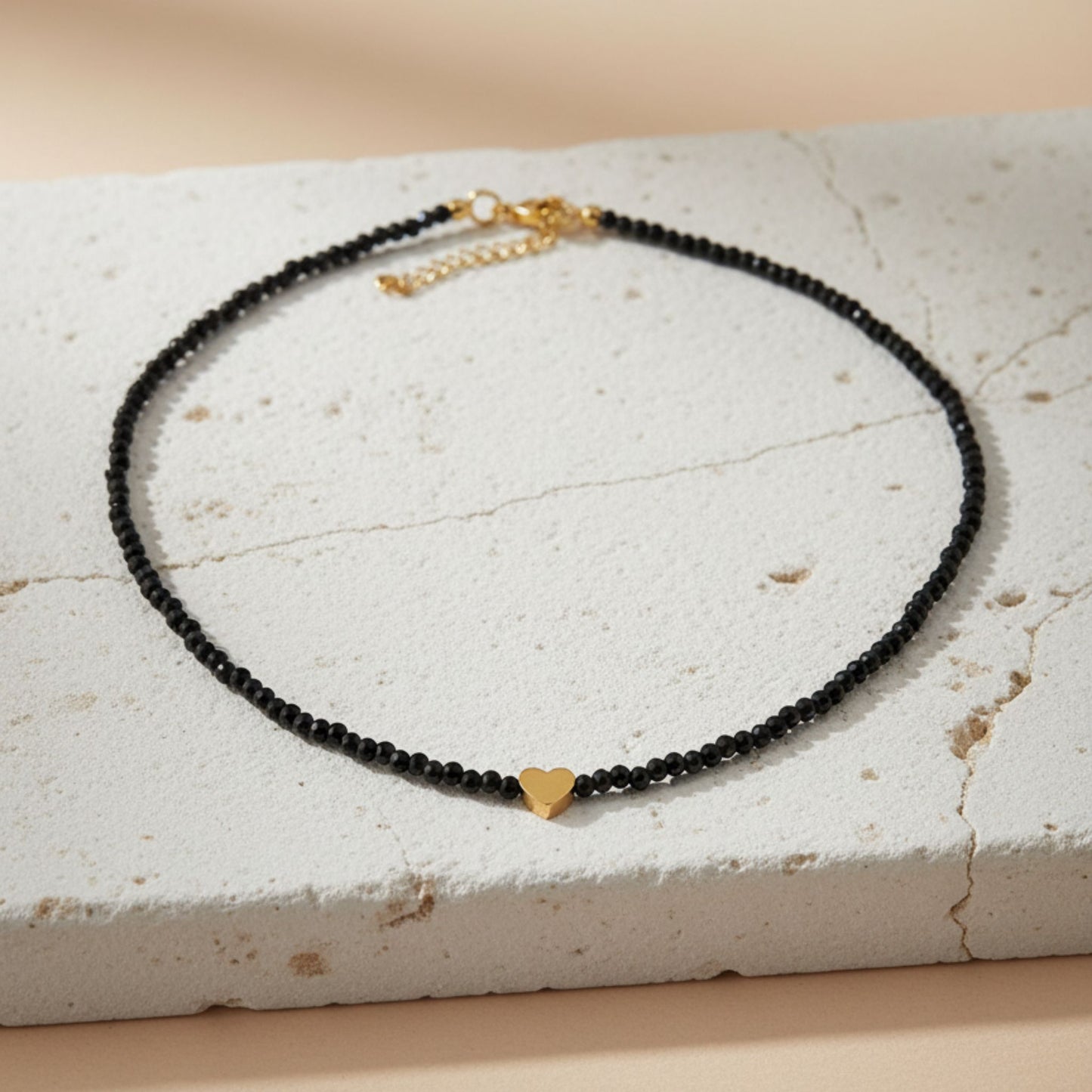 Choker Coração Negro - Espinela Facetada e Aço Inoxidável Dourado