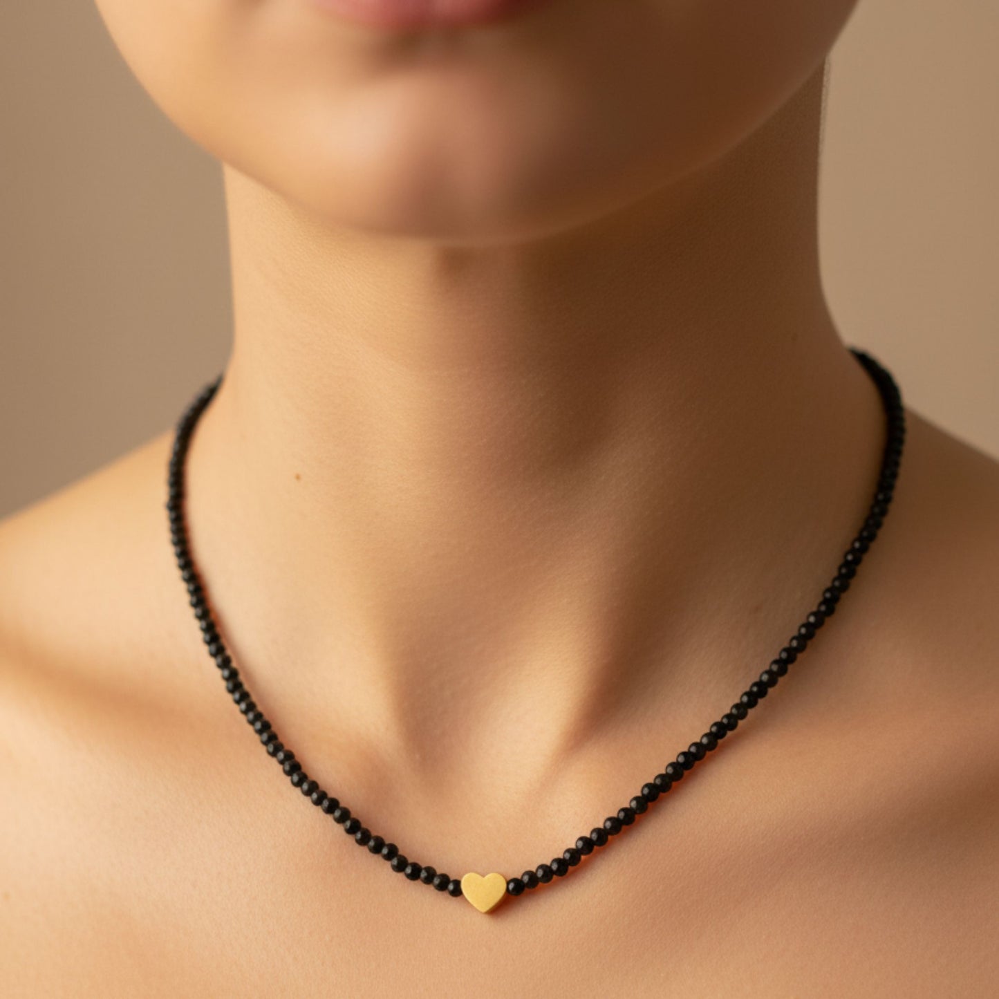 Choker Coração Negro - Espinela Facetada e Aço Inoxidável Dourado