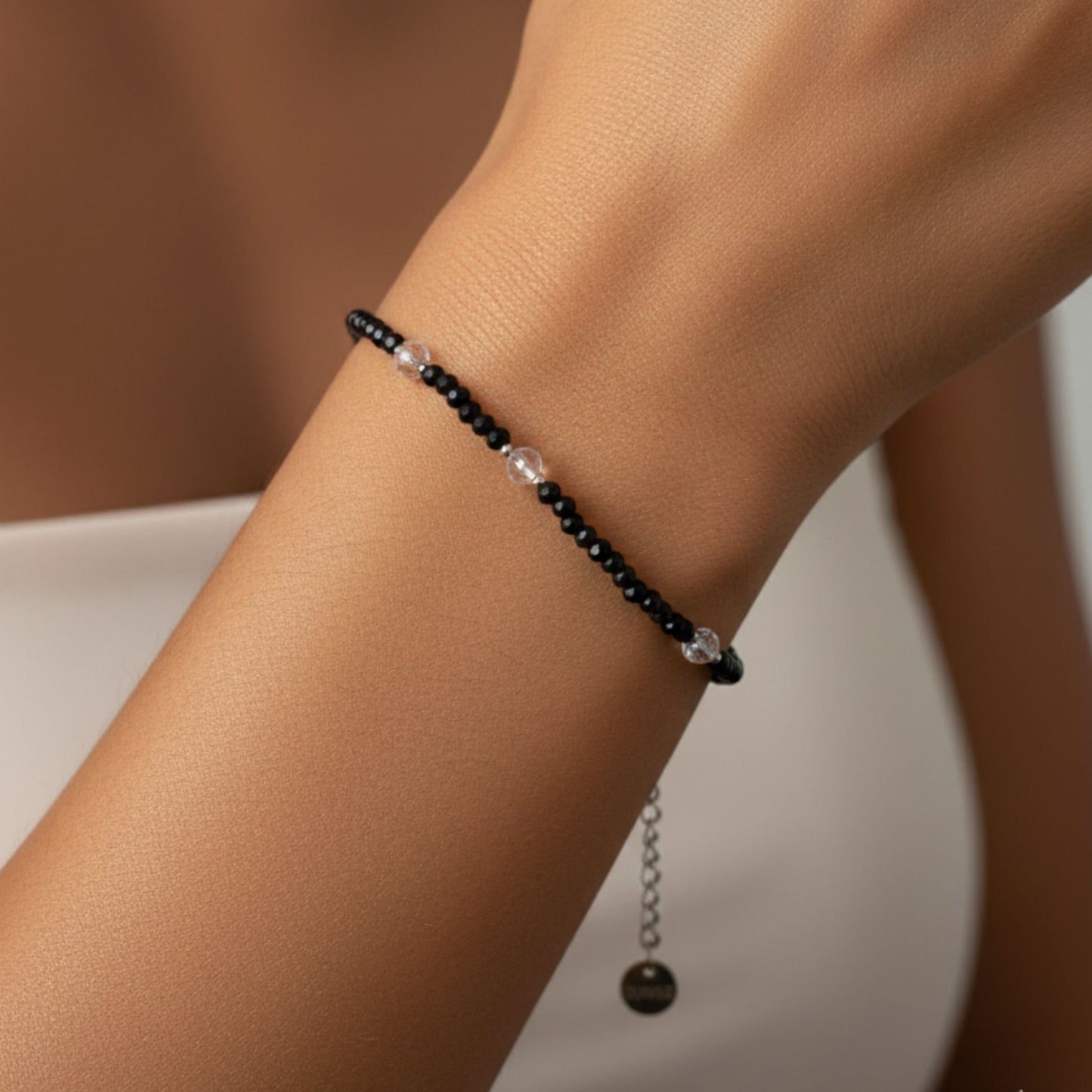 Pulsera de espinela negra, cristal de cuarzo y acero inoxidable plateado
