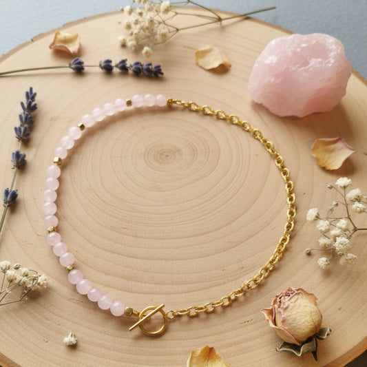 Aura Rosa III – Quartzo Rosa e Corrente em Aço Inox Dourado