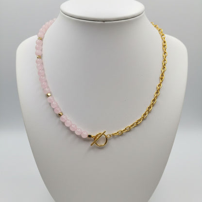 Aura Rosa III – Quartzo Rosa e Corrente em Aço Inox Dourado