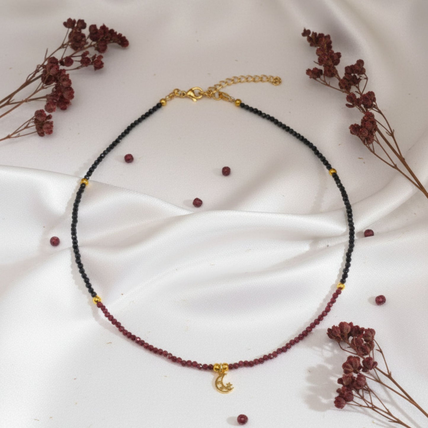 Colar Mistério Lunar - Espinela Negra e Granada