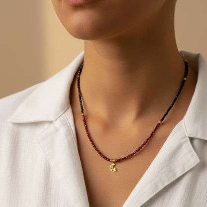 Colar Mistério Lunar - Espinela Negra e Granada