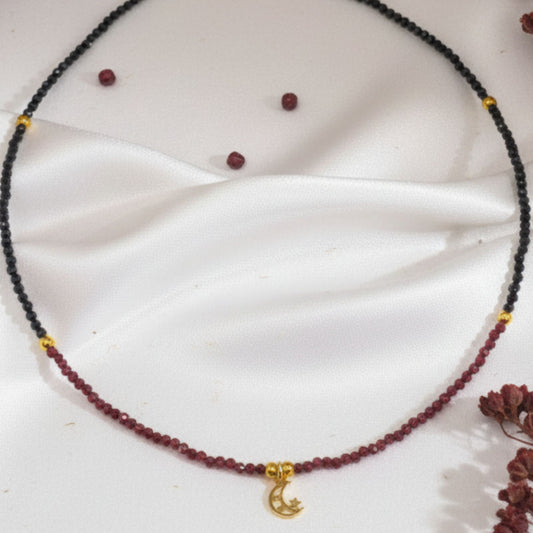 Colar Mistério Lunar - Espinela Negra e Granada