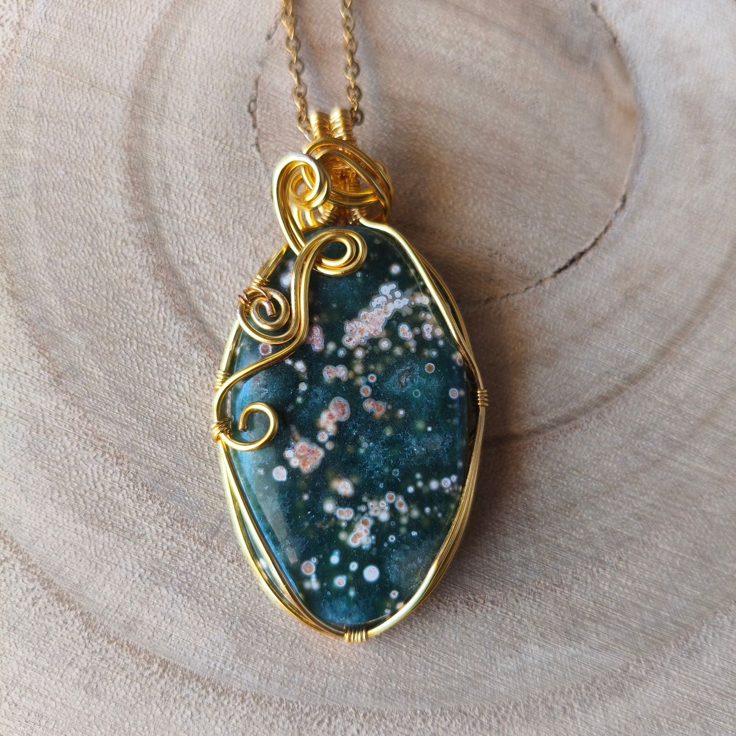 Pendente Jaspe Oceano Orbicular Feito à Mão em Dourado
