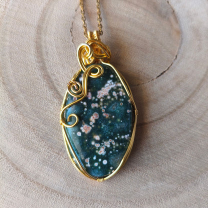 Pendente Jaspe Oceano Orbicular Feito à Mão em Dourado