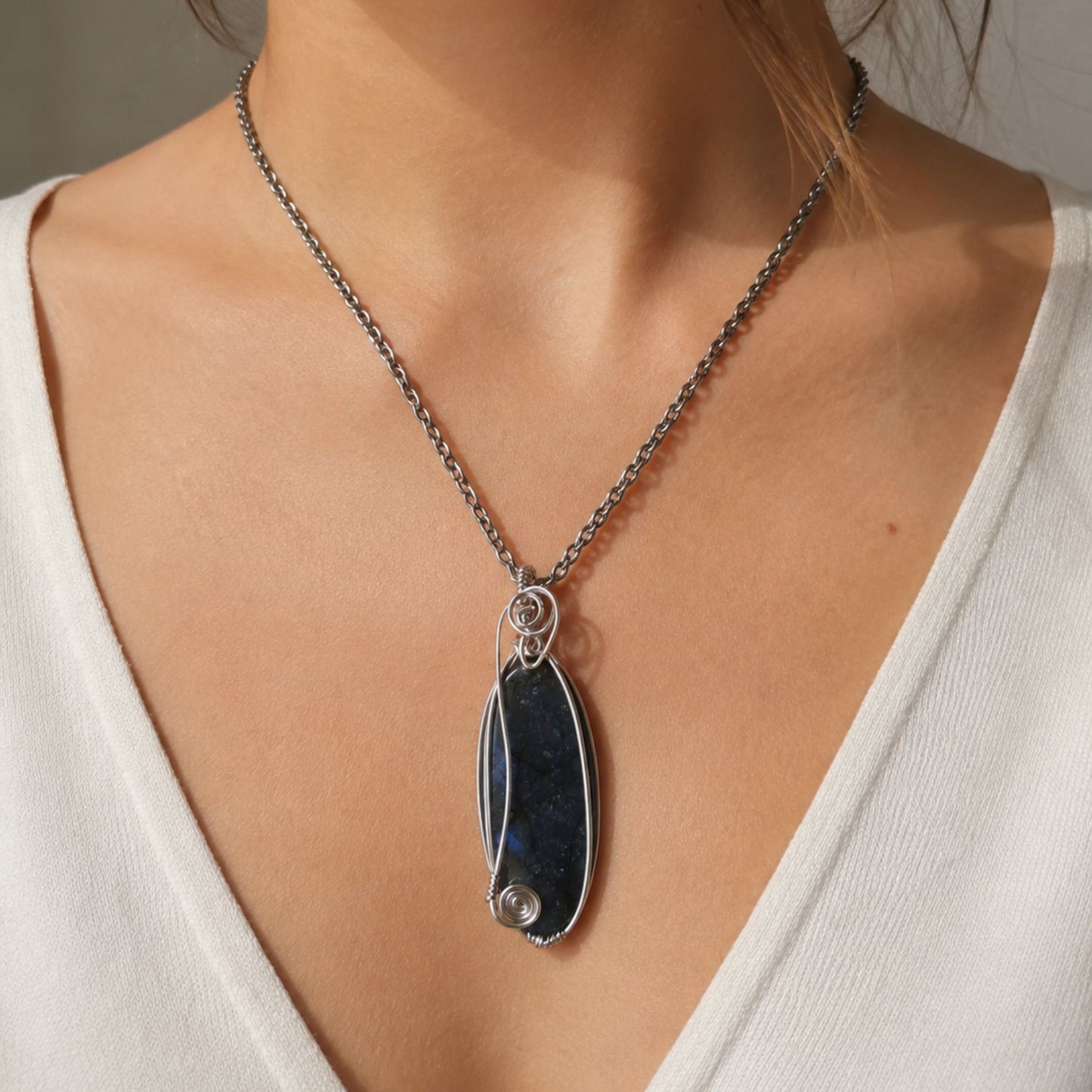 Pendente de Labradorite Feito à Mão em Aço Inoxidável