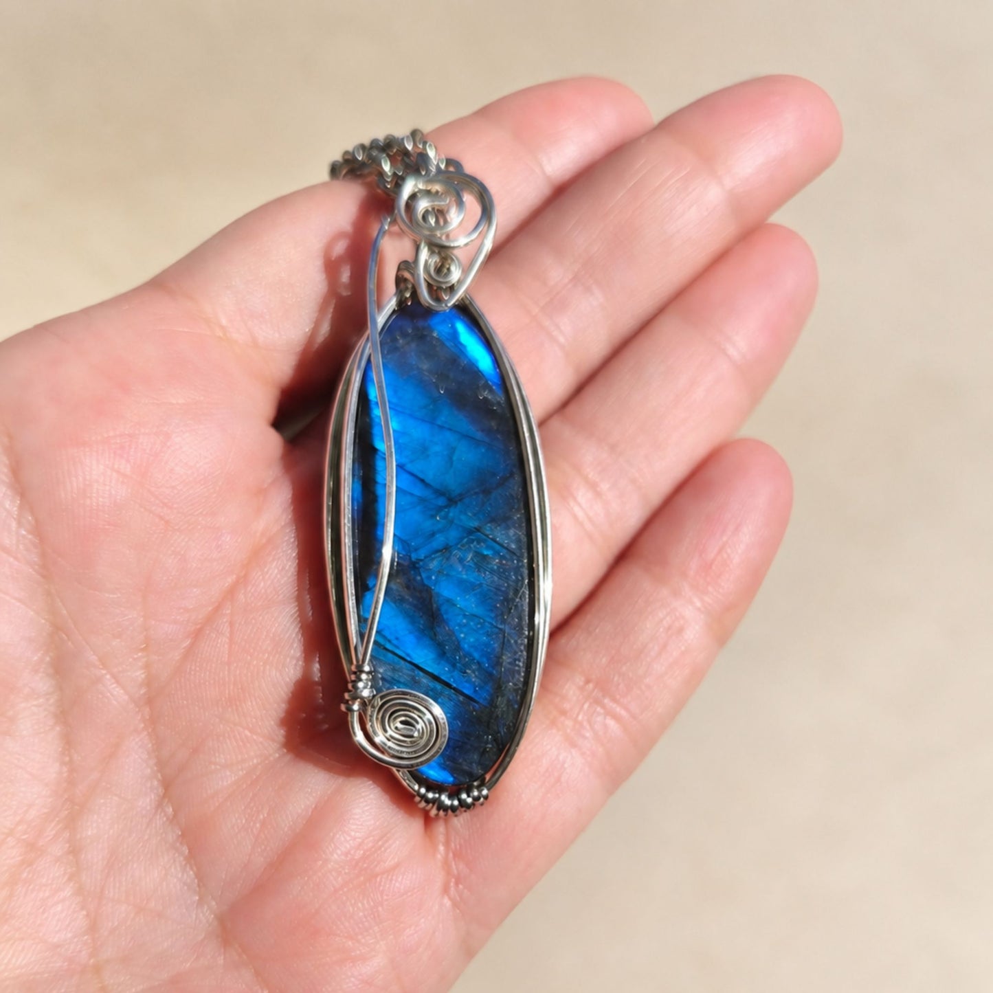 Pendente de Labradorite Feito à Mão em Aço Inoxidável