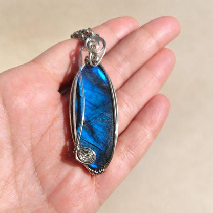 Pendente de Labradorite Feito à Mão em Aço Inoxidável