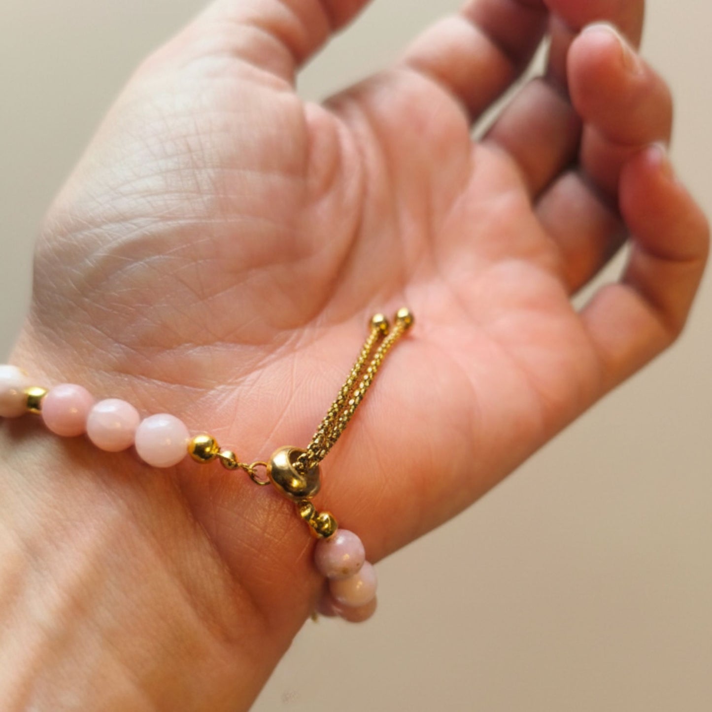 Pulseira Aura Rosa IV – Opala Rosa, Coração de Quartzo e Aço Inox