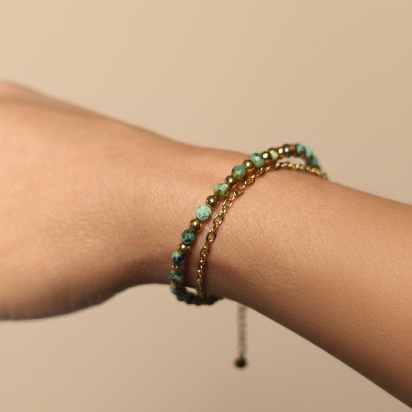 Pulseira Dupla Layering – Turquesa Africana e Aço Inox Dourado
