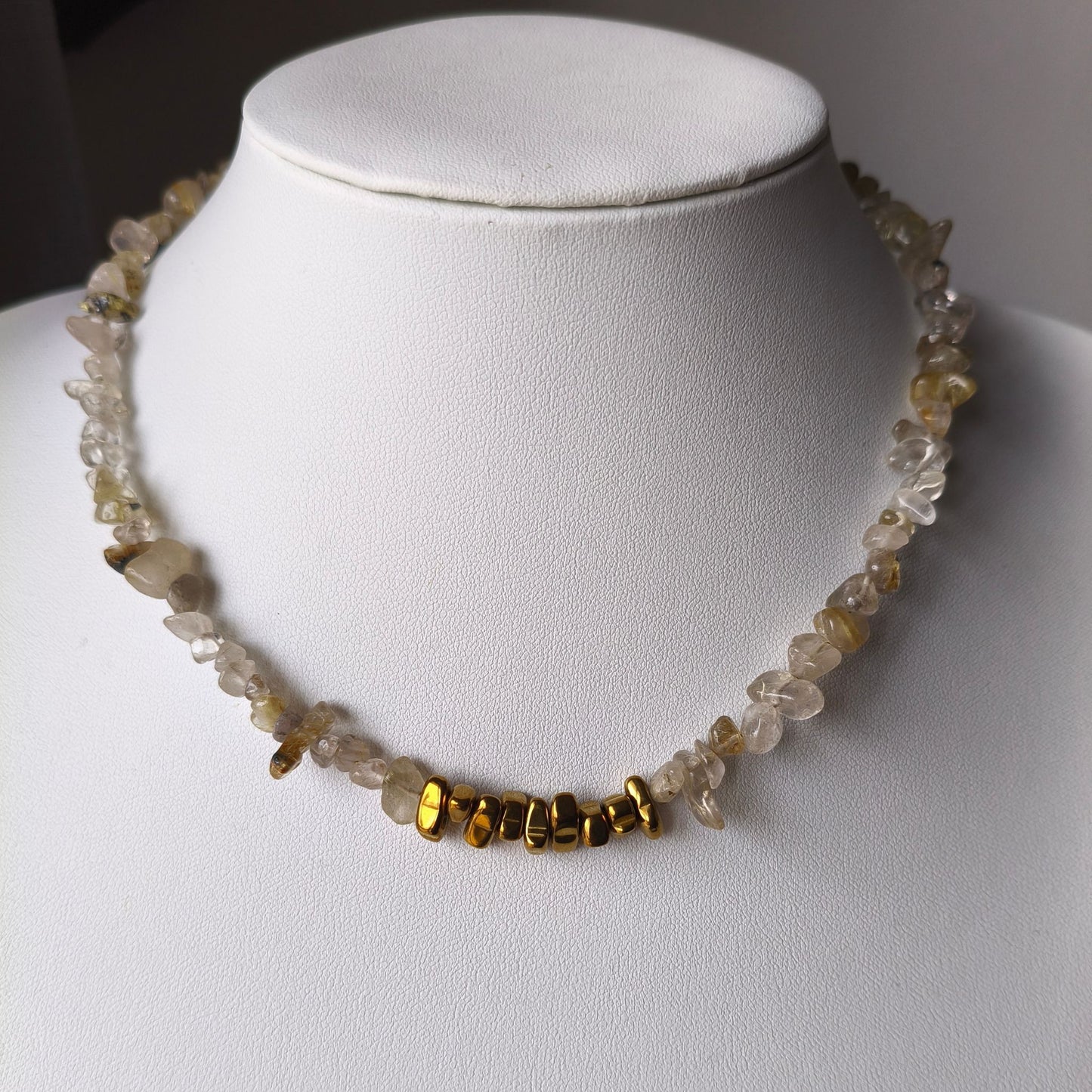 Colar Quartzo Rutilado & Hematite Dourada – Brilho e Foco