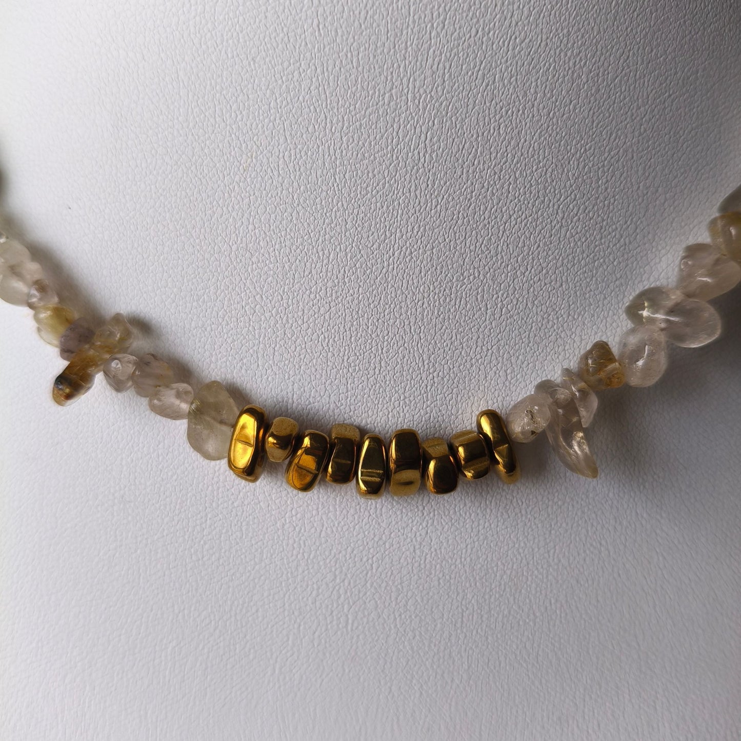 Colar Quartzo Rutilado & Hematite Dourada – Brilho e Foco